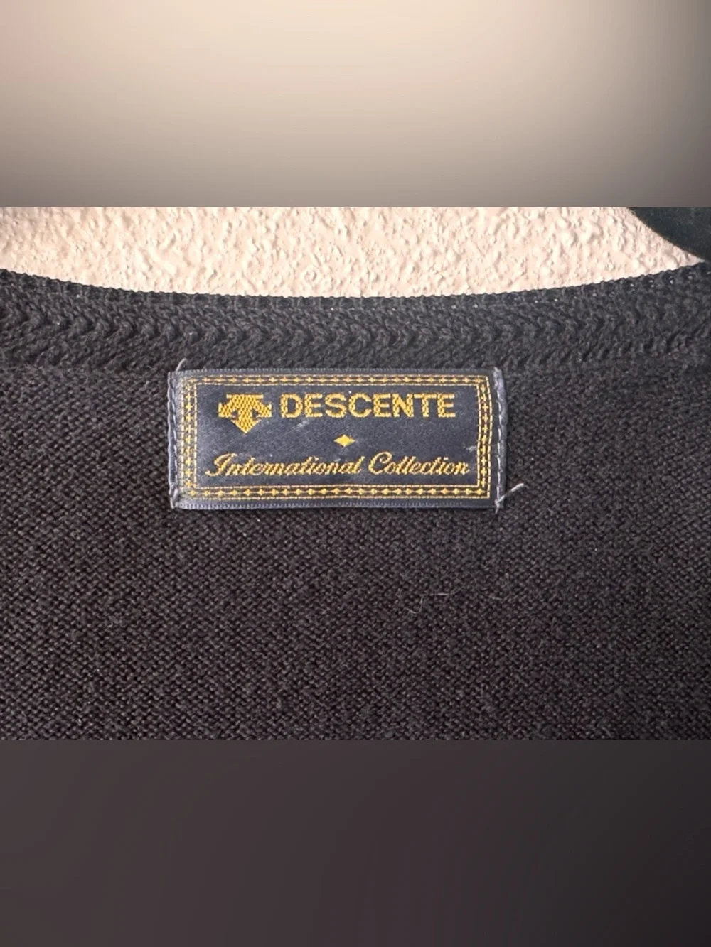 Vintage Descente International Collection Men's Black Cable Knit V-Neck Sweater